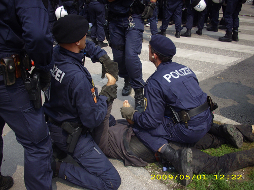Polizeieinsatz am 1. Mai 2009 in Linz.jpg