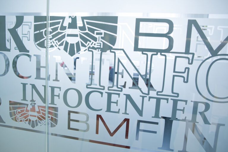 1_Eingang_Infocenter.jpg