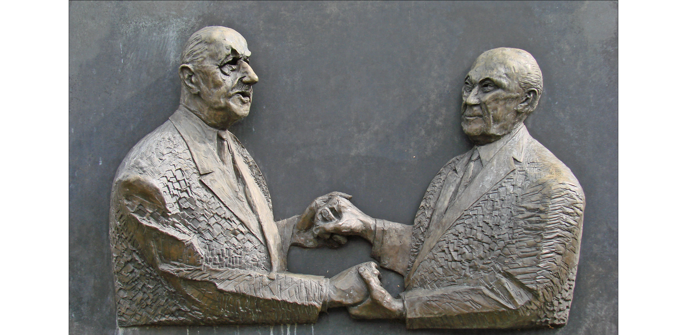 Jean-Pierre Dalbera - Charles de Gaulle und Konrad Adenauer Denkmal_cut.jpg