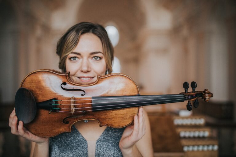 Musikerin mit Violine