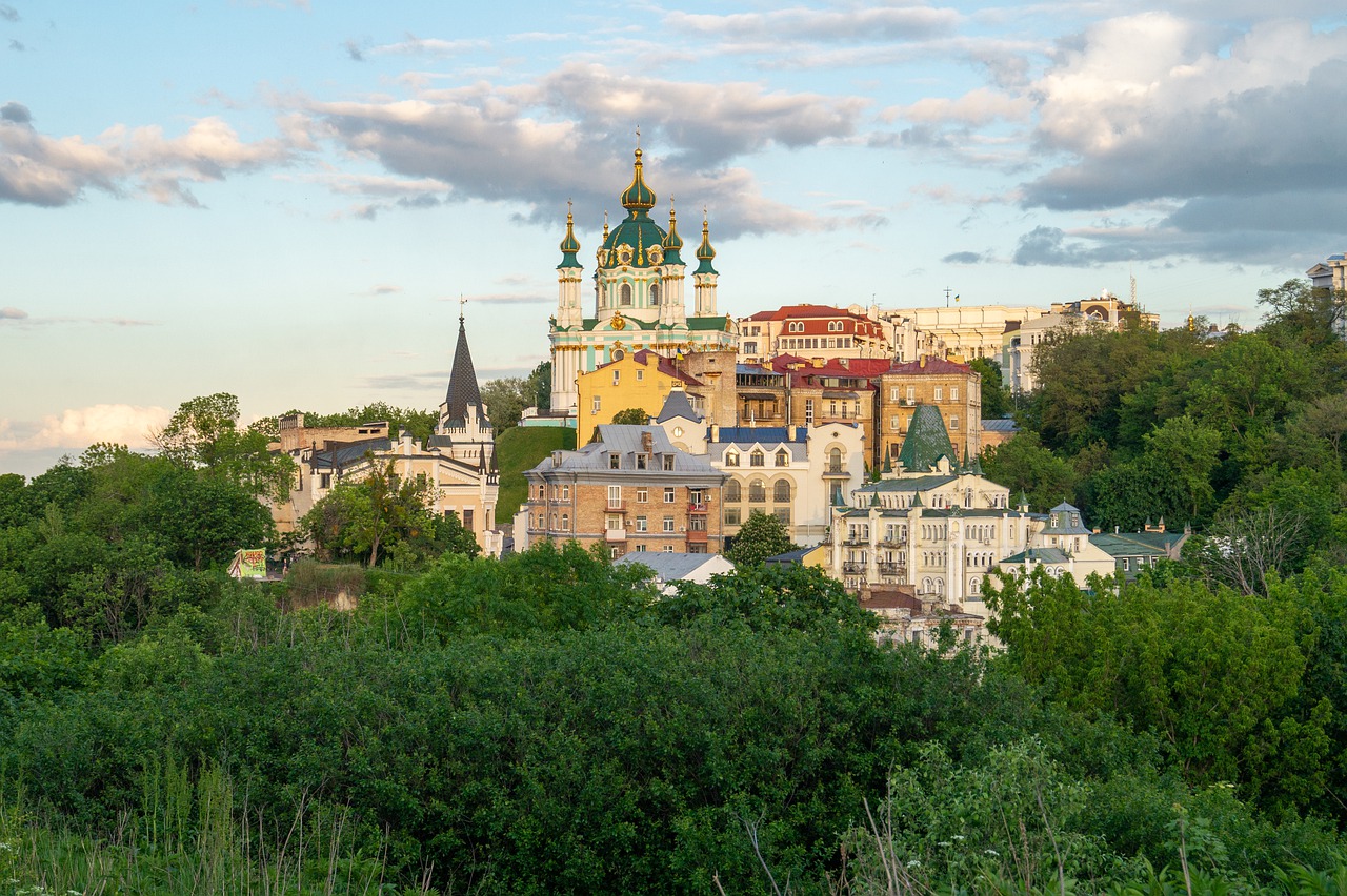 City Kiev Ukraine Sky Buildings  - Zephyrka / Pixabay