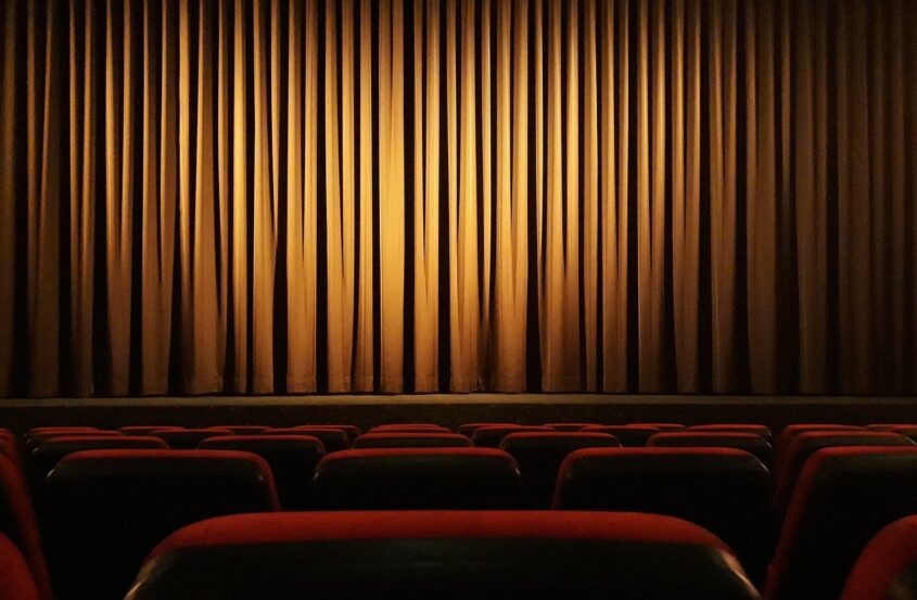 Cinema Curtain Theater Film  - onkelglocke / Pixabay