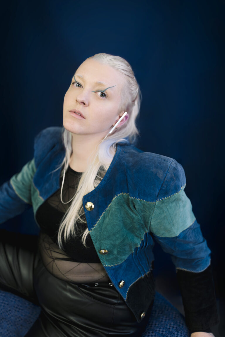 Gloria Amesbauer (they/keine)