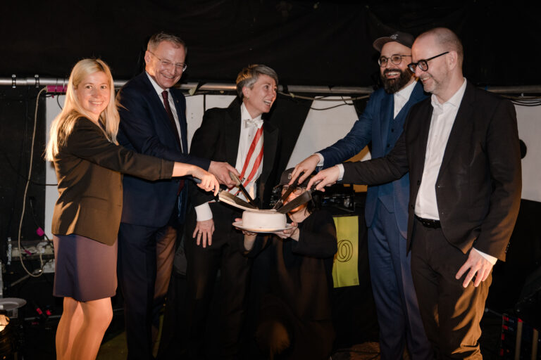 40 Jahre KUPF OÖ: Jubiläumsfeier mit über 150 Gästen, launigen Reden und ausgelassener Stimmung in der KAPU